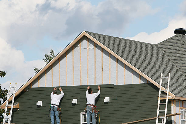 Professional Siding Installation technician working in Jacksonville, OR